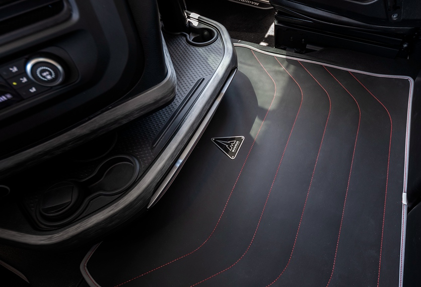 新外观更大驾驶室，还有两款概念车型，依维柯发布全新一代重卡S-way - 第7张