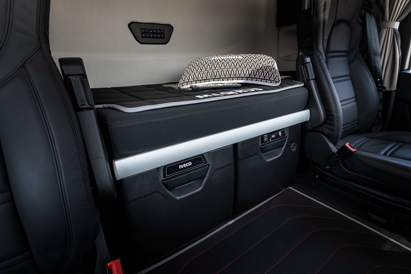 新外观更大驾驶室，还有两款概念车型，依维柯发布全新一代重卡S-way - 第15张