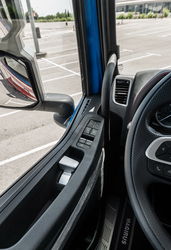 新外观更大驾驶室，还有两款概念车型，依维柯发布全新一代重卡S-way - 第11张