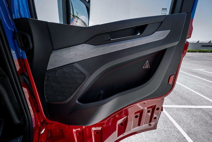 新外观更大驾驶室，还有两款概念车型，依维柯发布全新一代重卡S-way - 第12张