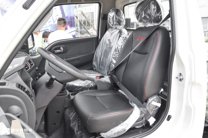 车身2.07米不惧限高杆、地库,还有轿车的舒适性,江淮轿卡X5国六车型实拍评测 - 第3张 - 提加商用车网 车身2.07米不惧限高杆、地库,还有轿车的舒适性,江淮轿卡X5国六车型实拍评测 - 第3张