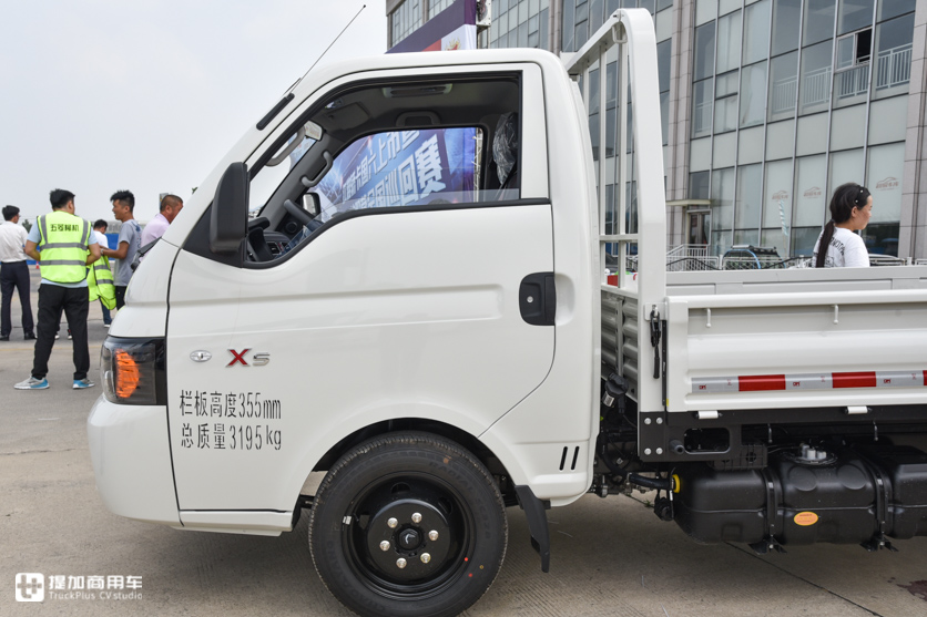 车身2.07米不惧限高杆、地库,还有轿车的舒适性,江淮轿卡X5国六车型实拍评测 - 第6张 - 提加商用车网 车身2.07米不惧限高杆、地库,还有轿车的舒适性,江淮轿卡X5国六车型实拍评测 - 第6张