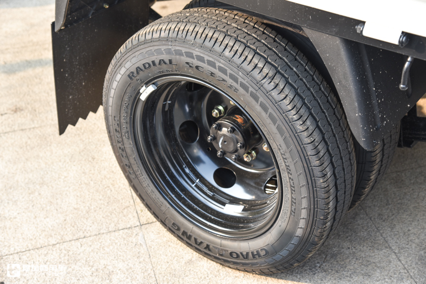 车身2.07米不惧限高杆、地库,还有轿车的舒适性,江淮轿卡X5国六车型实拍评测 - 第7张 - 提加商用车网 车身2.07米不惧限高杆、地库,还有轿车的舒适性,江淮轿卡X5国六车型实拍评测 - 第7张