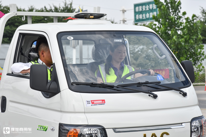 车身2.07米不惧限高杆、地库,还有轿车的舒适性,江淮轿卡X5国六车型实拍评测 - 第5张 - 提加商用车网 车身2.07米不惧限高杆、地库,还有轿车的舒适性,江淮轿卡X5国六车型实拍评测 - 第5张