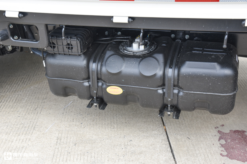 车身2.07米不惧限高杆、地库,还有轿车的舒适性,江淮轿卡X5国六车型实拍评测 - 第13张 - 提加商用车网 车身2.07米不惧限高杆、地库,还有轿车的舒适性,江淮轿卡X5国六车型实拍评测 - 第13张