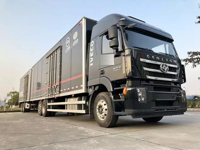 红岩杰狮中置轴货运列车喜获“2019年物流行业用户满意质量五星级产品”称号 - 第2张 - 提加商用车网 红岩杰狮中置轴货运列车喜获“2019年物流行业用户满意质量五星级产品”称号 - 第2张