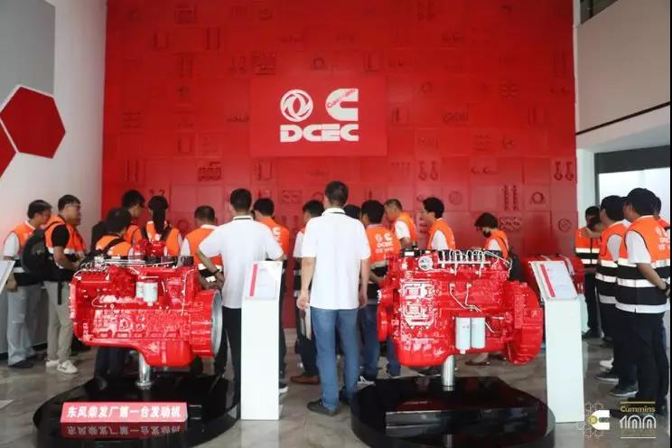 首台东风康明斯国六发动机配装的重卡正式交付客户 - 第8张