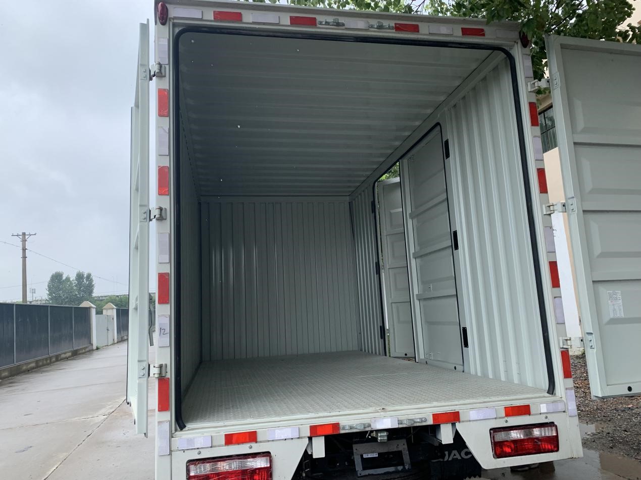 蓝牌无忧 江淮骏铃商贸王展现轻量化实力 - 第2张 - 提加商用车网 蓝牌无忧 江淮骏铃商贸王展现轻量化实力 - 第2张