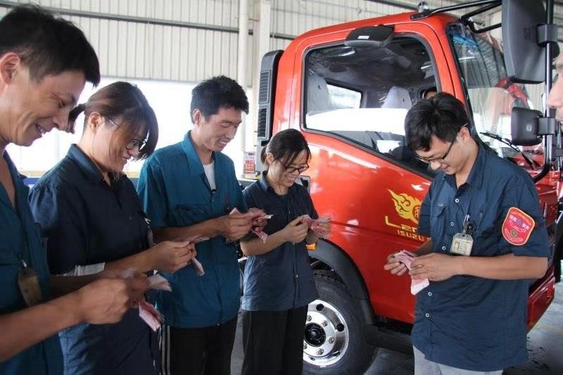 职工的笑脸是最美的画面 - 第4张 - 提加商用车网 职工的笑脸是最美的画面 - 第4张