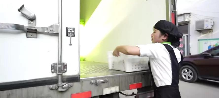 专业高效,一路领“鲜”帅铃助力潮牌餐饮店 - 第4张 - 提加商用车网 专业高效,一路领“鲜”帅铃助力潮牌餐饮店 - 第4张