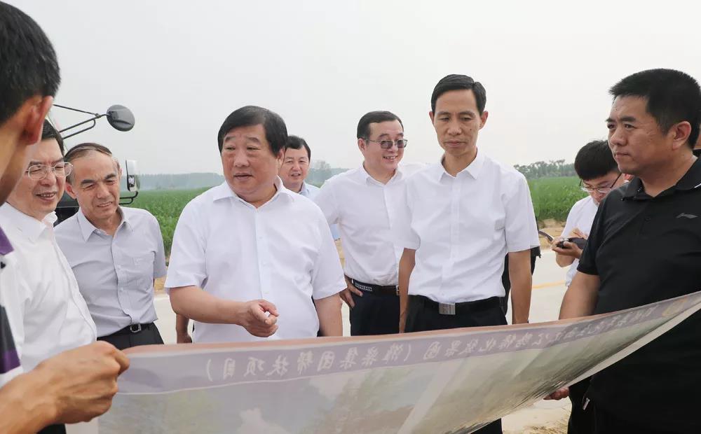 谭旭光：潍柴要在山东扶贫攻坚战中走在前列 - 第1张