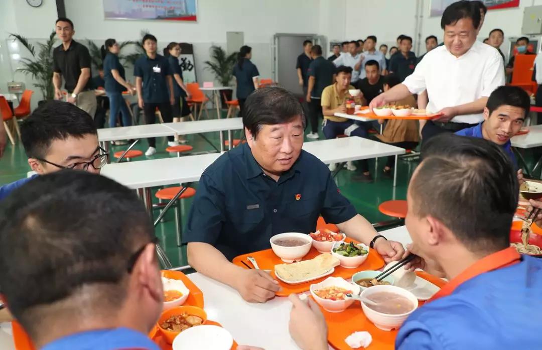 谭旭光:中国重汽济宁商用车公司要为济宁市人民作出更大贡献! - 第3张 - 提加商用车网 谭旭光:中国重汽济宁商用车公司要为济宁市人民作出更大贡献! - 第3张