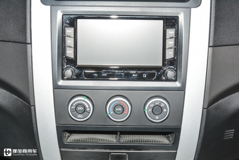 是乘用车，又是拉货的皮卡，随便进城不限行，福田拓陆者智蓝实拍 - 第9张