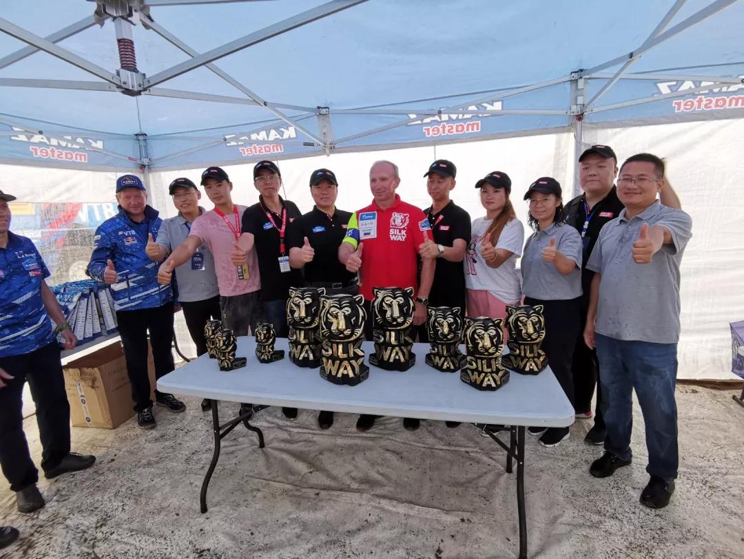 燃爆月牙泉!东风康明斯带你亲身体验冠军赛车 - 第2张 - 提加商用车网 燃爆月牙泉!东风康明斯带你亲身体验冠军赛车 - 第2张