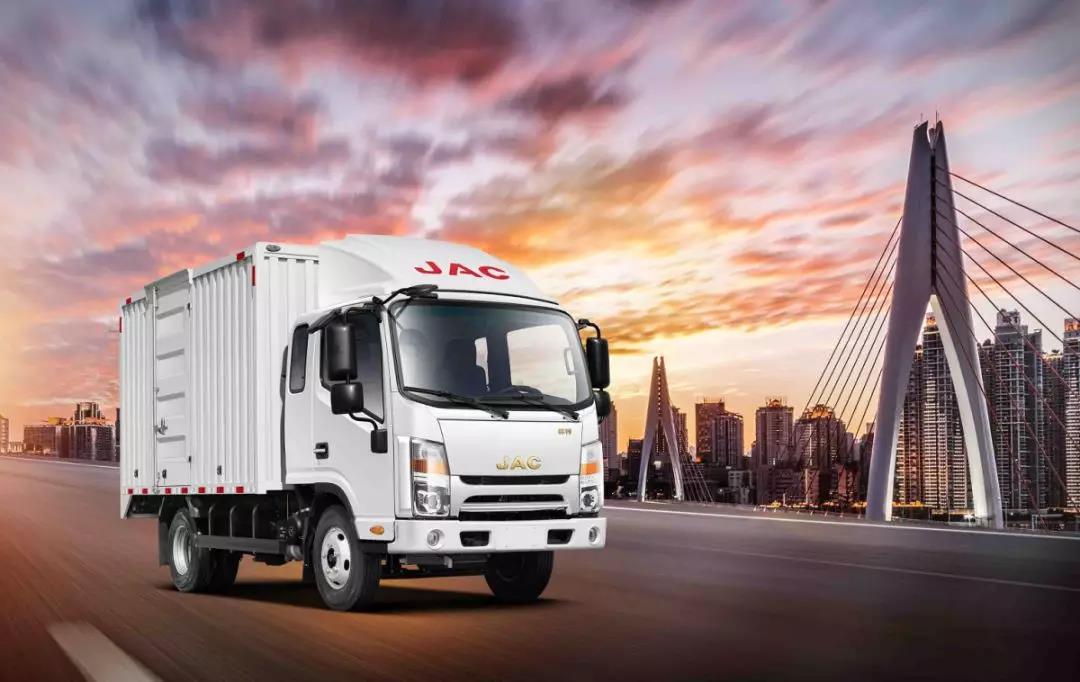 超强爬坡动力、轻量化技术,帅铃全能快递版让冷链运输更容易 - 第2张 - 提加商用车网 超强爬坡动力、轻量化技术,帅铃全能快递版让冷链运输更容易 - 第2张