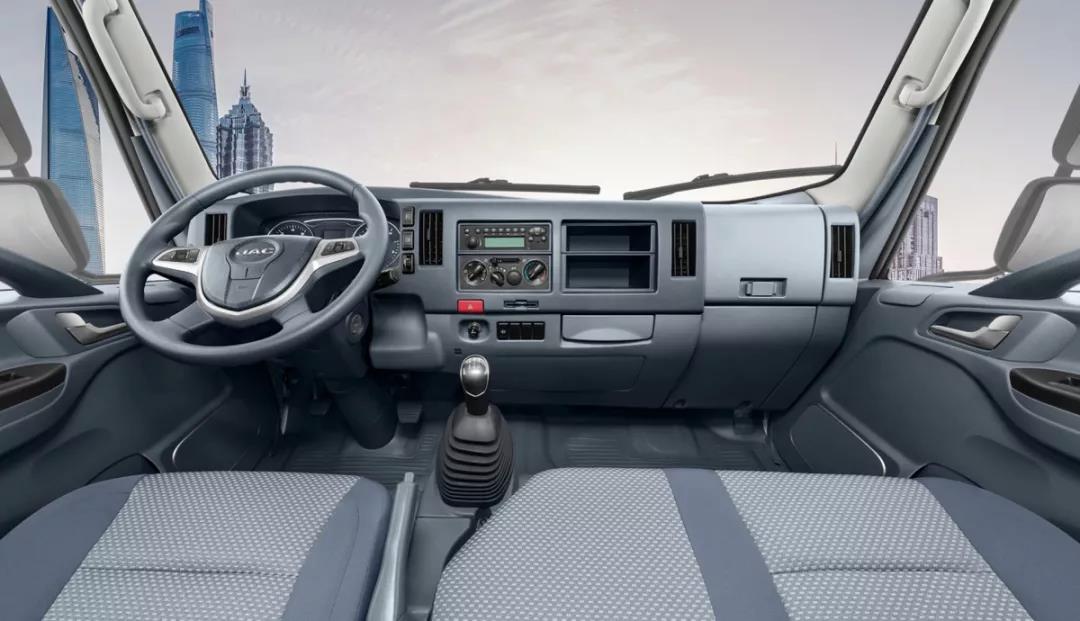 超强爬坡动力、轻量化技术,帅铃全能快递版让冷链运输更容易 - 第4张 - 提加商用车网 超强爬坡动力、轻量化技术,帅铃全能快递版让冷链运输更容易 - 第4张