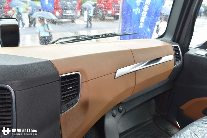 换代国产重卡中最得欧洲卡车精髓的,再带你领略德龙X6000的魅力 - 第22张 - 提加商用车网 换代国产重卡中最得欧洲卡车精髓的,再带你领略德龙X6000的魅力 - 第22张