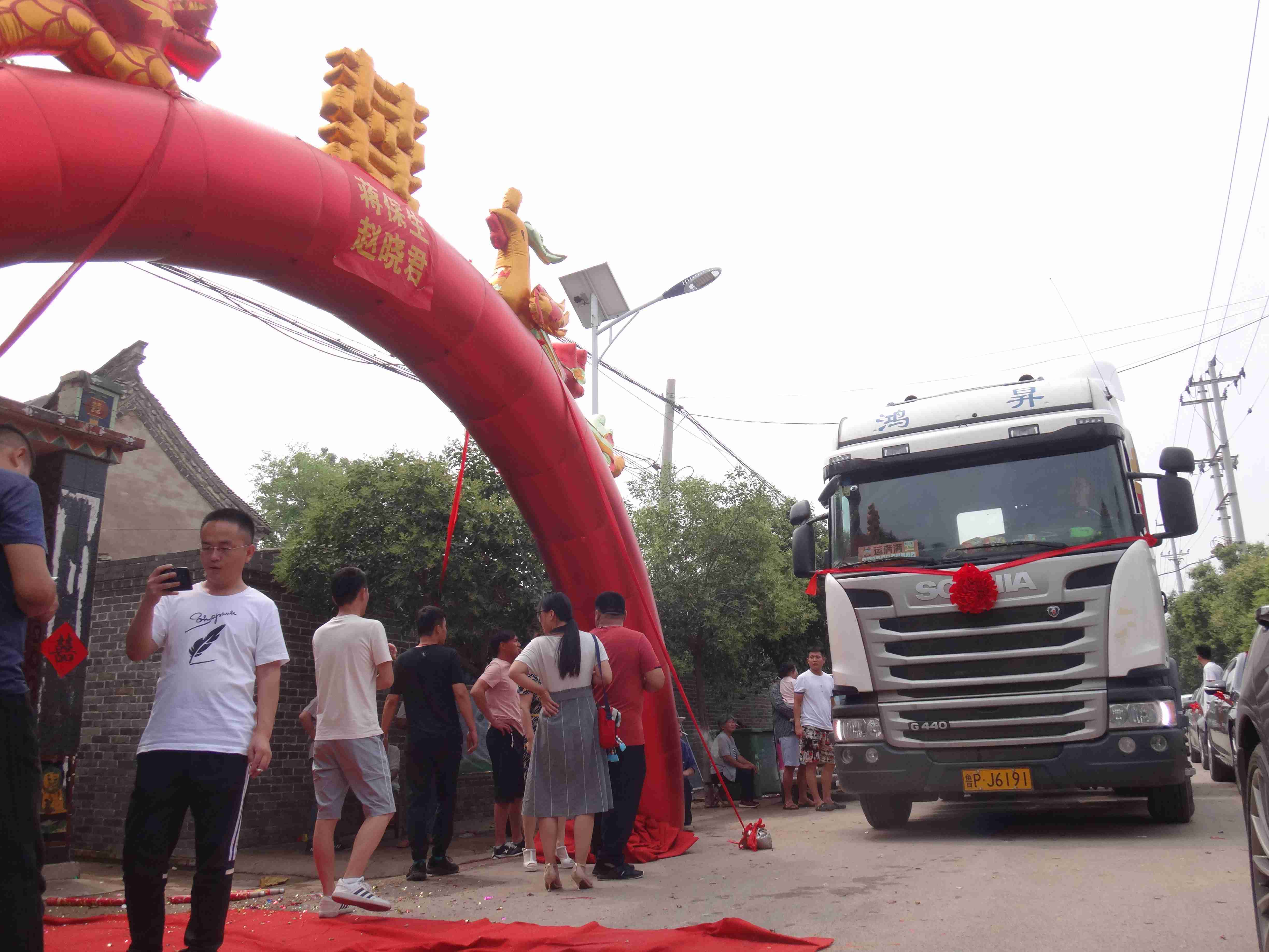 2辆斯堪尼亚卡车作为婚车,亲历90后物流老板不一样的婚礼 - 第15张 - 提加商用车网 2辆斯堪尼亚卡车作为婚车,亲历90后物流老板不一样的婚礼 - 第15张