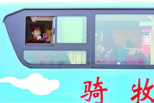 习总书记看望乌兰牧骑，并再次为他们点赞！ - 第6张