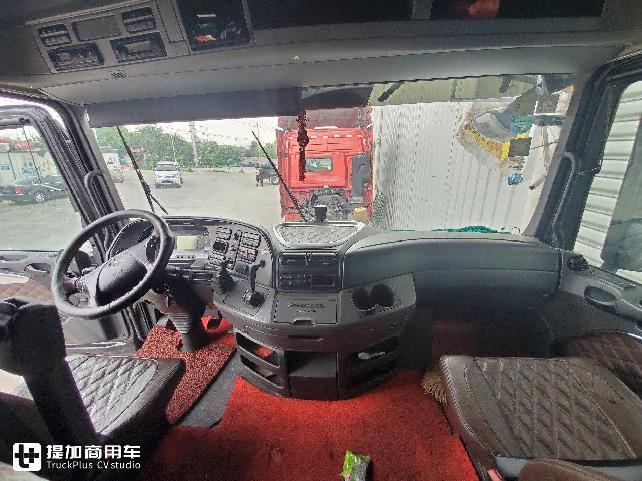 编号008，配置高的出奇，全球限量500台的奔驰卡车，国内竟有一辆 - 第13张