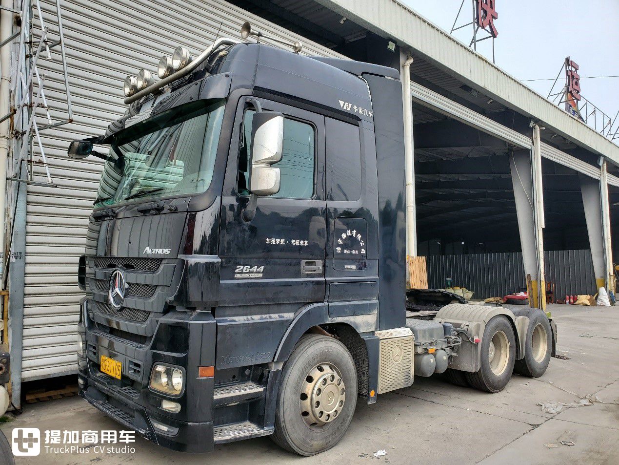 编号008，配置高的出奇，全球限量500台的奔驰卡车，国内竟有一辆 - 第2张