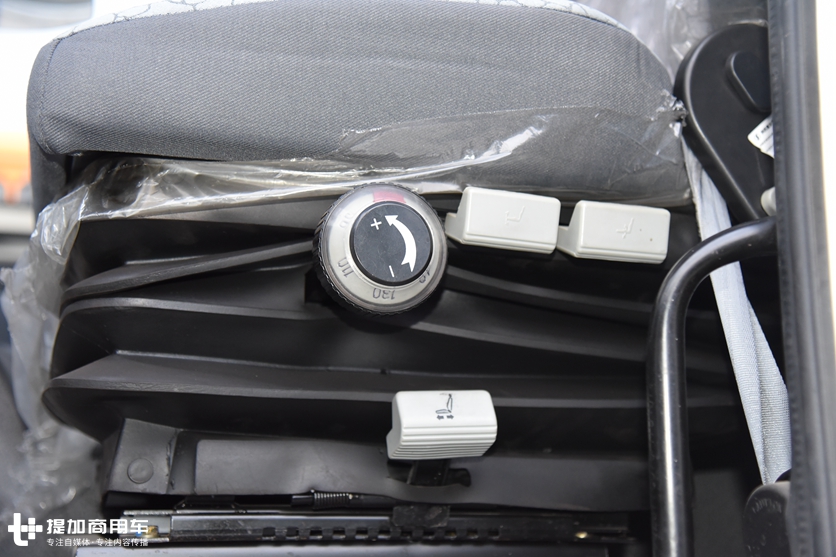 陕汽经典的斯太尔重卡,国内已停产,如今只销往海外的奥龙牵引车实拍 - 第16张 - 提加商用车网 陕汽经典的斯太尔重卡,国内已停产,如今只销往海外的奥龙牵引车实拍 - 第16张