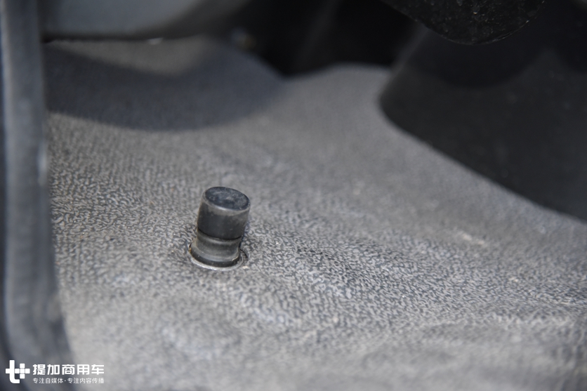 陕汽经典的斯太尔重卡,国内已停产,如今只销往海外的奥龙牵引车实拍 - 第17张 - 提加商用车网 陕汽经典的斯太尔重卡,国内已停产,如今只销往海外的奥龙牵引车实拍 - 第17张