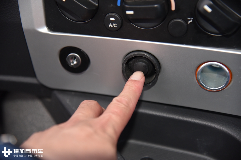 陕汽经典的斯太尔重卡,国内已停产,如今只销往海外的奥龙牵引车实拍 - 第19张 - 提加商用车网 陕汽经典的斯太尔重卡,国内已停产,如今只销往海外的奥龙牵引车实拍 - 第19张