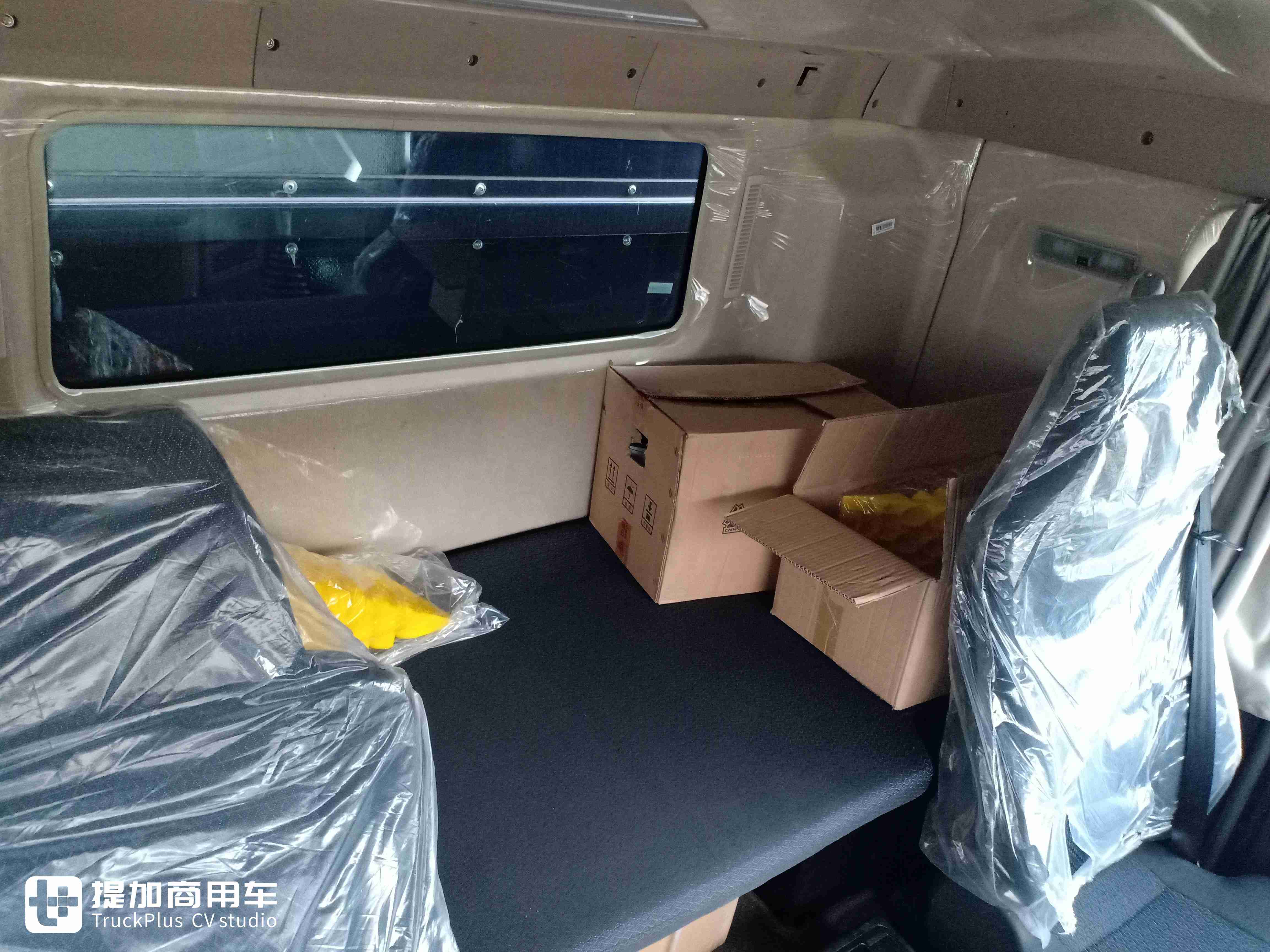 能多拉也能快跑,带您见识重汽专为快递打造的豪沃T5G三轴载货车 - 第9张 - 提加商用车网 能多拉也能快跑,带您见识重汽专为快递打造的豪沃T5G三轴载货车 - 第9张