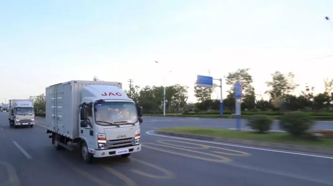 蓝牌旗舰,帅铃全能城配版全球劲擎上市! - 第6张 - 提加商用车网 蓝牌旗舰,帅铃全能城配版全球劲擎上市! - 第6张