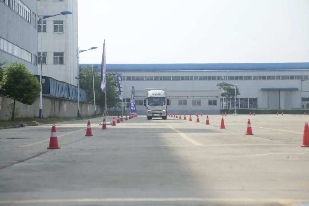 蓝牌旗舰,帅铃全能城配版全球劲擎上市! - 第11张 - 提加商用车网 蓝牌旗舰,帅铃全能城配版全球劲擎上市! - 第11张