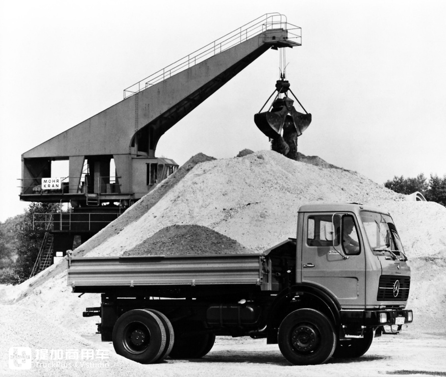 真正的老爷卡车，还是全驱V8动力，29年车龄的奔驰SK越野卡车实拍 - 第7张