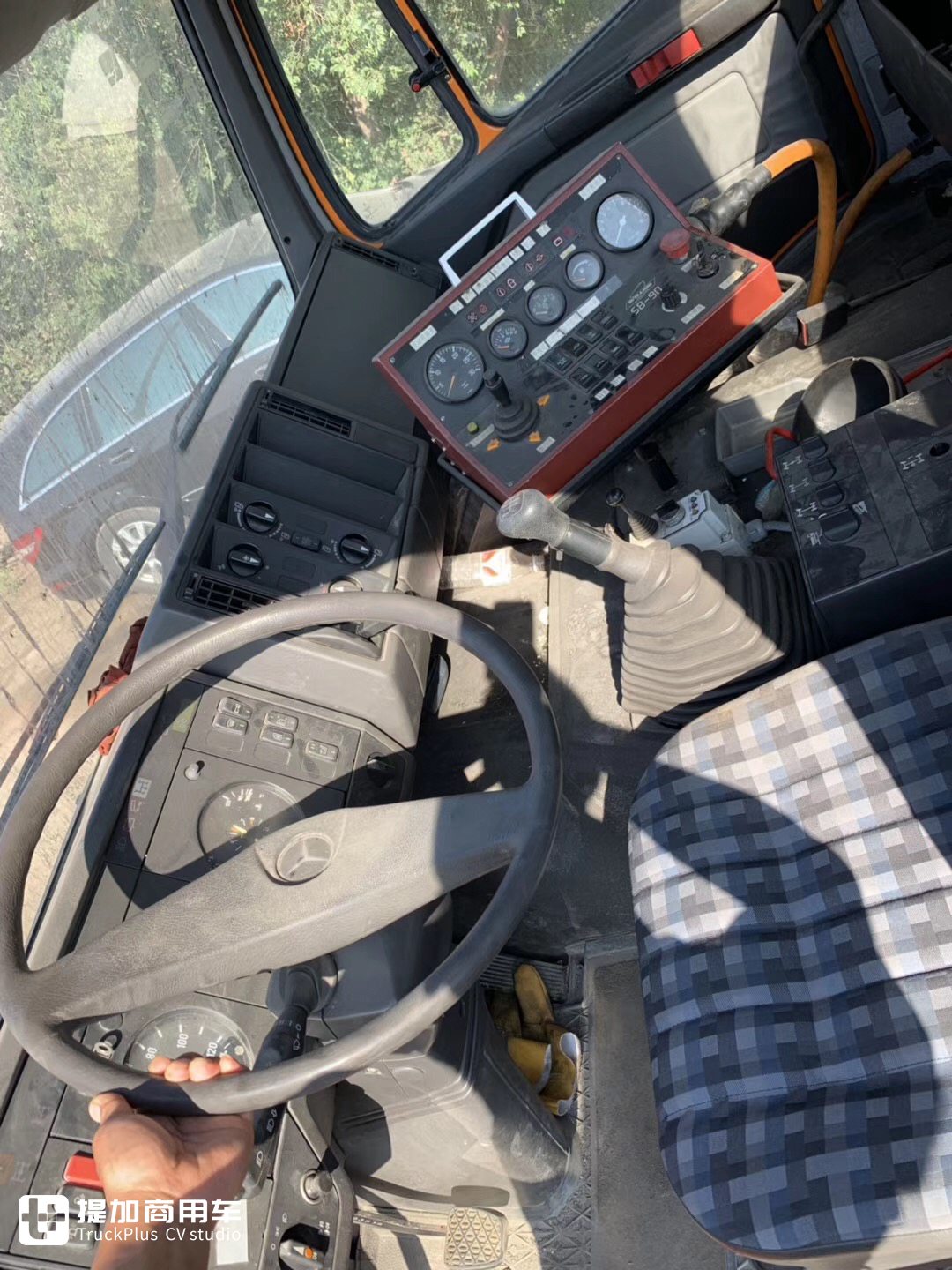 真正的老爷卡车，还是全驱V8动力，29年车龄的奔驰SK越野卡车实拍 - 第11张