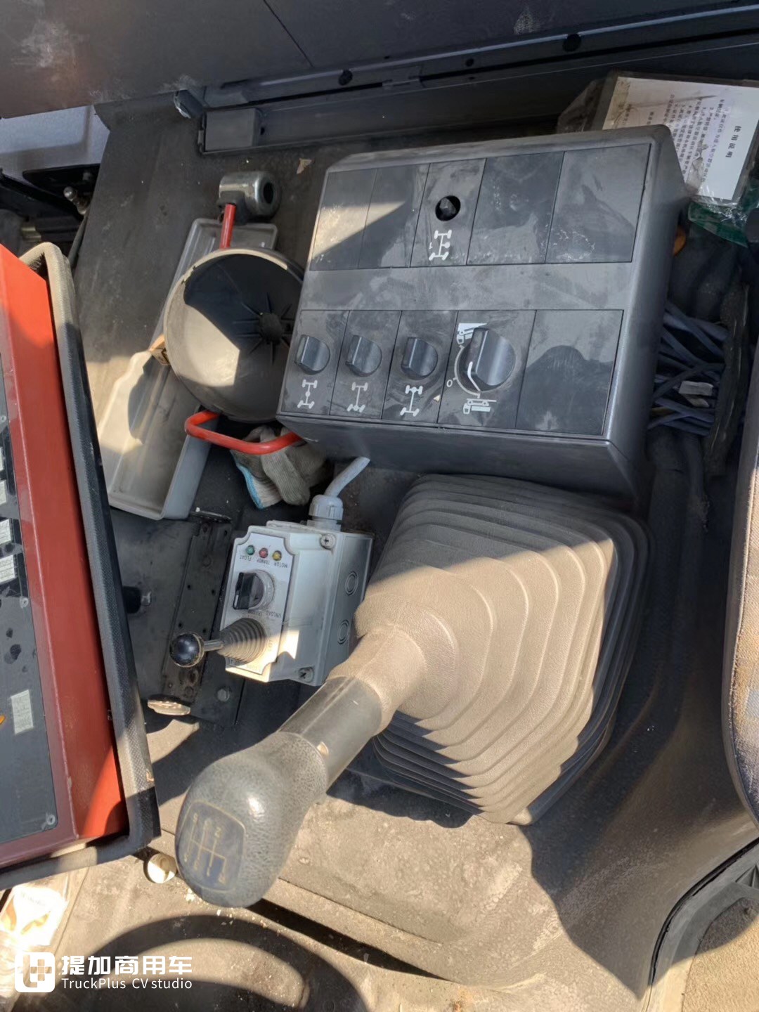 真正的老爷卡车，还是全驱V8动力，29年车龄的奔驰SK越野卡车实拍 - 第14张