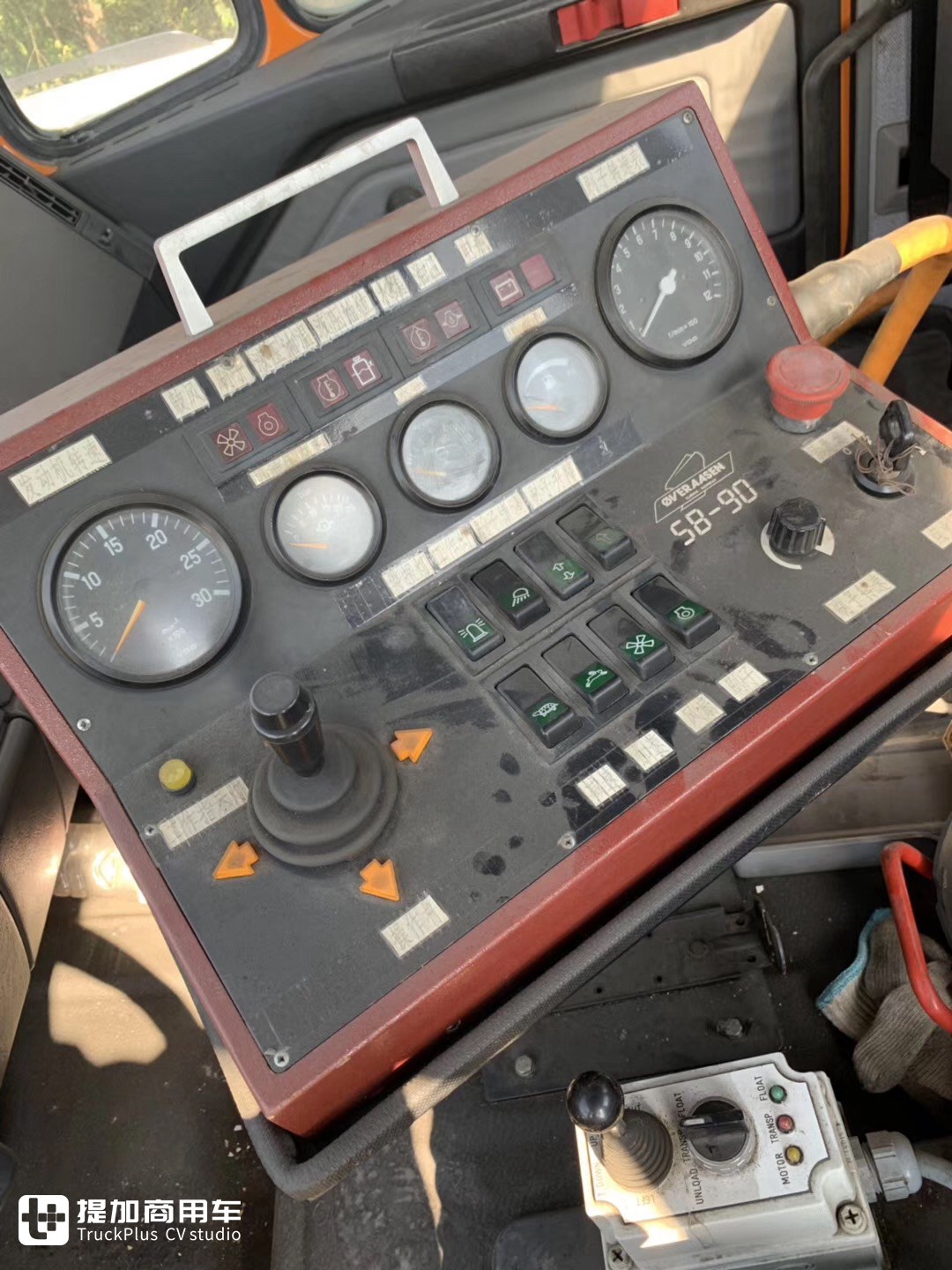 真正的老爷卡车，还是全驱V8动力，29年车龄的奔驰SK越野卡车实拍 - 第15张