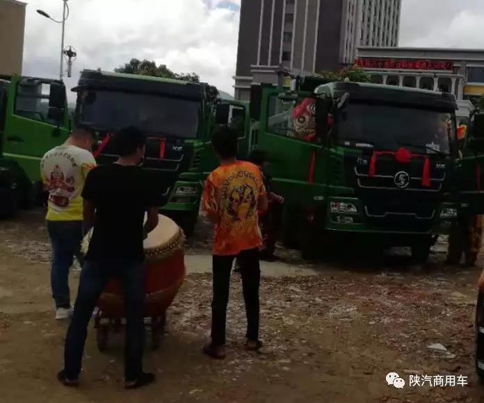 拼市场 抢订单，8台轩德轻量化王者自卸广东成功交付 - 第2张