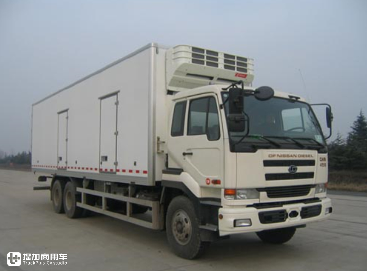 在国内昙花一现的高端重卡，无奈退市的东沃UD酷腾牵引车实拍 - 第2张