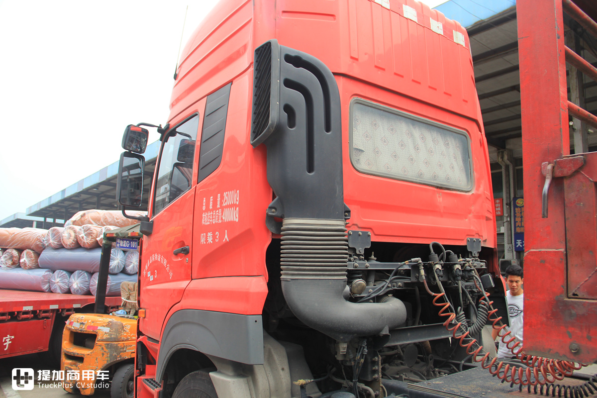 在国内昙花一现的高端重卡，无奈退市的东沃UD酷腾牵引车实拍 - 第15张