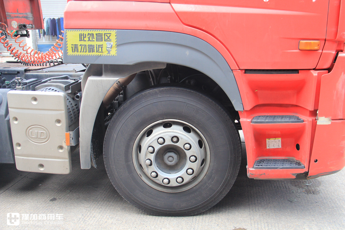 在国内昙花一现的高端重卡，无奈退市的东沃UD酷腾牵引车实拍 - 第12张