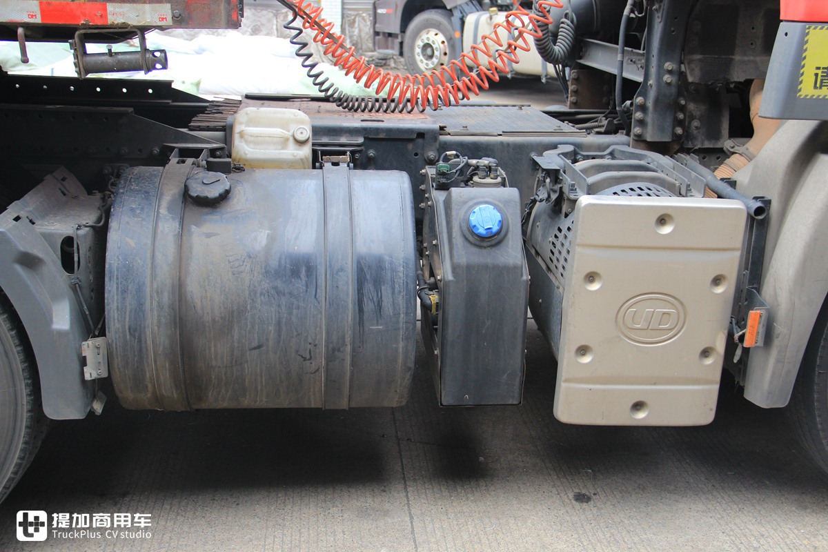 在国内昙花一现的高端重卡，无奈退市的东沃UD酷腾牵引车实拍 - 第11张