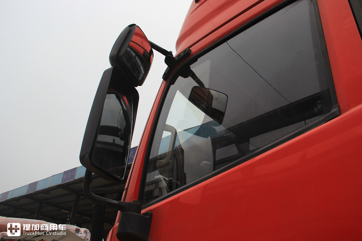 在国内昙花一现的高端重卡，无奈退市的东沃UD酷腾牵引车实拍 - 第8张