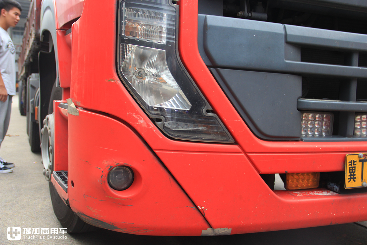 在国内昙花一现的高端重卡，无奈退市的东沃UD酷腾牵引车实拍 - 第7张