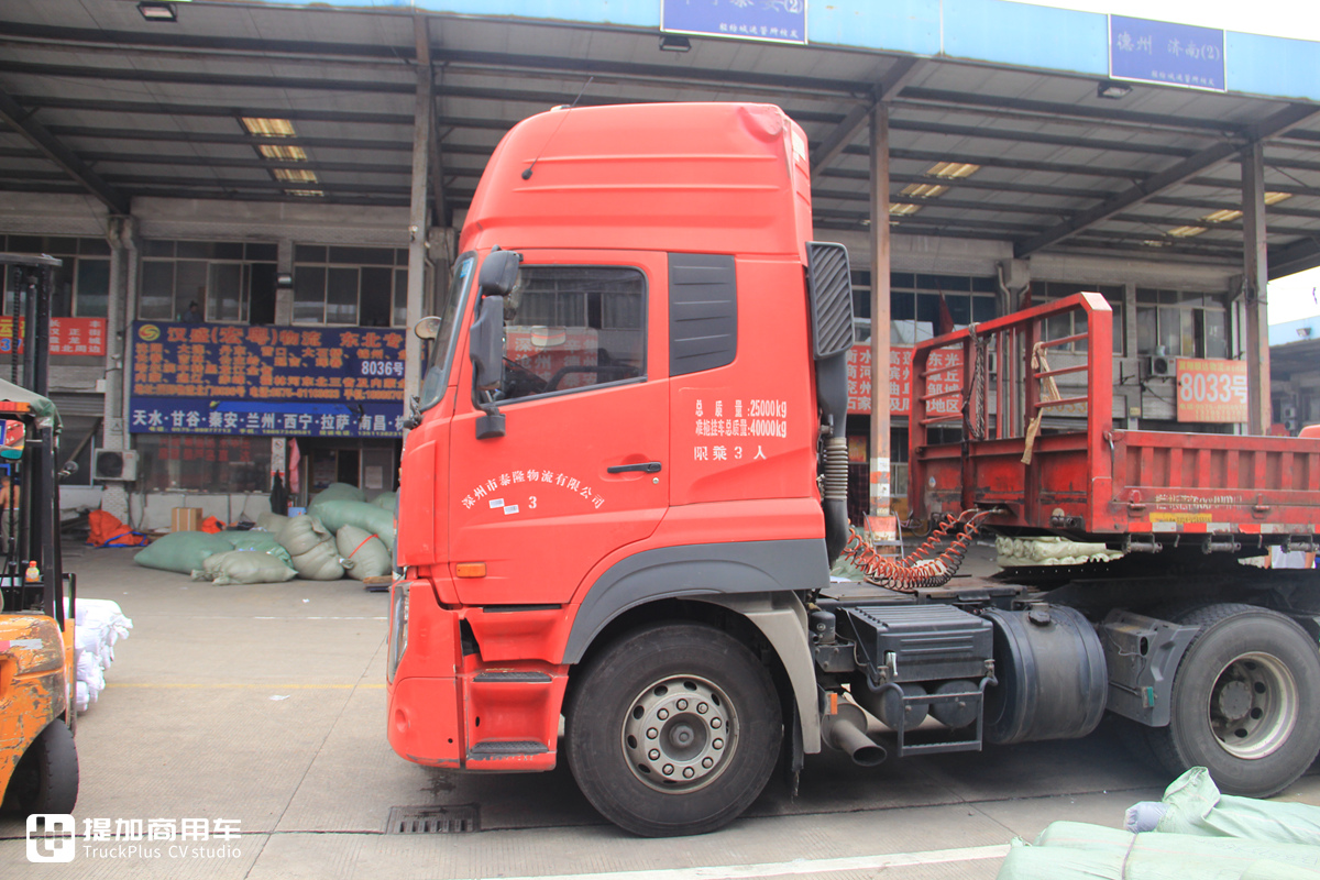 在国内昙花一现的高端重卡，无奈退市的东沃UD酷腾牵引车实拍 - 第9张