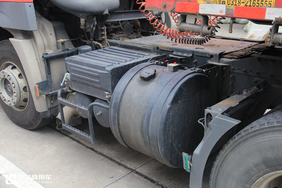 在国内昙花一现的高端重卡，无奈退市的东沃UD酷腾牵引车实拍 - 第10张