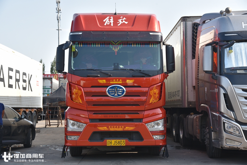 农产品批发市场偶遇一辆解放J7,配置真高,师傅说买这车花了50万 - 第1张 - 提加商用车网 农产品批发市场偶遇一辆解放J7,配置真高,师傅说买这车花了50万 - 第1张