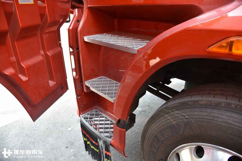 农产品批发市场偶遇一辆解放J7,配置真高,师傅说买这车花了50万 - 第6张 - 提加商用车网 农产品批发市场偶遇一辆解放J7,配置真高,师傅说买这车花了50万 - 第6张