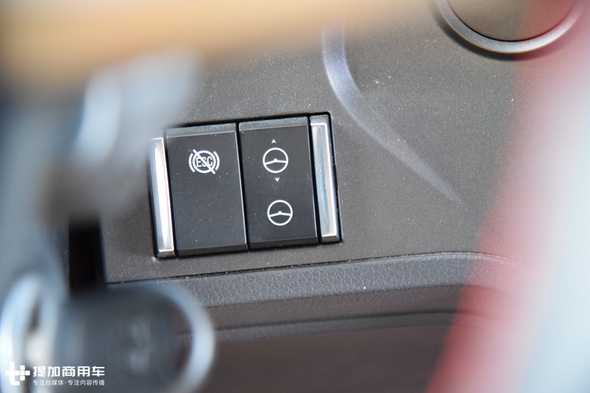 农产品批发市场偶遇一辆解放J7,配置真高,师傅说买这车花了50万 - 第8张 - 提加商用车网 农产品批发市场偶遇一辆解放J7,配置真高,师傅说买这车花了50万 - 第8张