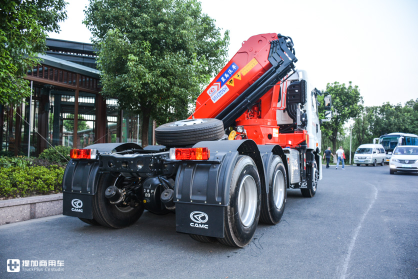 牵引车底盘的随吊车,上装配置真给力,国六排放的华菱汉马H7随吊车实拍 - 第3张 - 提加商用车网 牵引车底盘的随吊车,上装配置真给力,国六排放的华菱汉马H7随吊车实拍 - 第3张