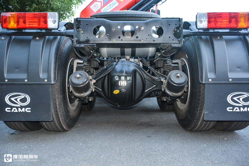 牵引车底盘的随吊车,上装配置真给力,国六排放的华菱汉马H7随吊车实拍 - 第12张 - 提加商用车网 牵引车底盘的随吊车,上装配置真给力,国六排放的华菱汉马H7随吊车实拍 - 第12张