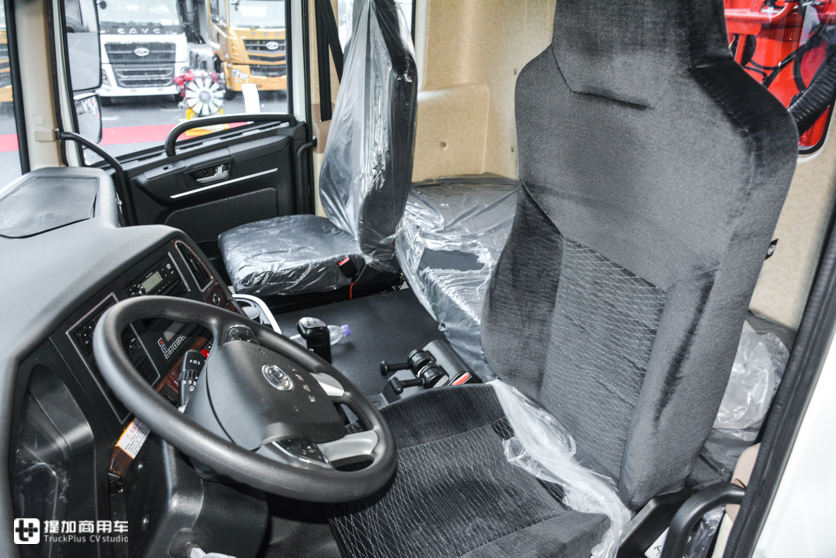 牵引车底盘的随吊车,上装配置真给力,国六排放的华菱汉马H7随吊车实拍 - 第20张 - 提加商用车网 牵引车底盘的随吊车,上装配置真给力,国六排放的华菱汉马H7随吊车实拍 - 第20张